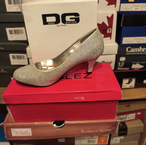 Ladies pumps new in the box size 8 - Picture 3 of 4